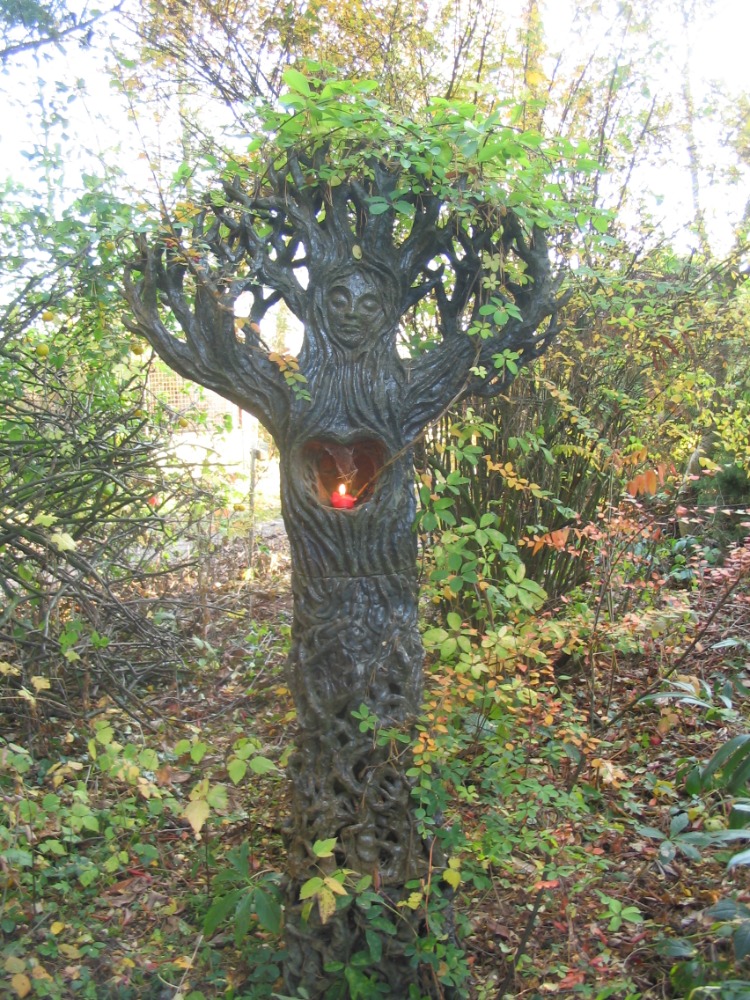 Zakletý strom, šamotová kamenina, šlemové glazury